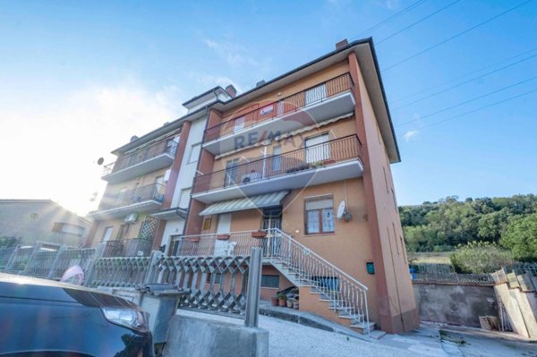 appartamento in vendita a Rosora in zona Angeli