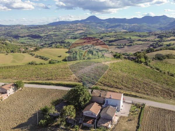 casa semindipendente in vendita a Rosora
