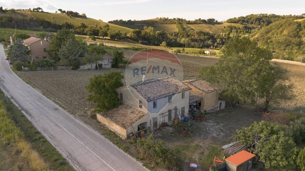 casa indipendente in vendita a Rosora