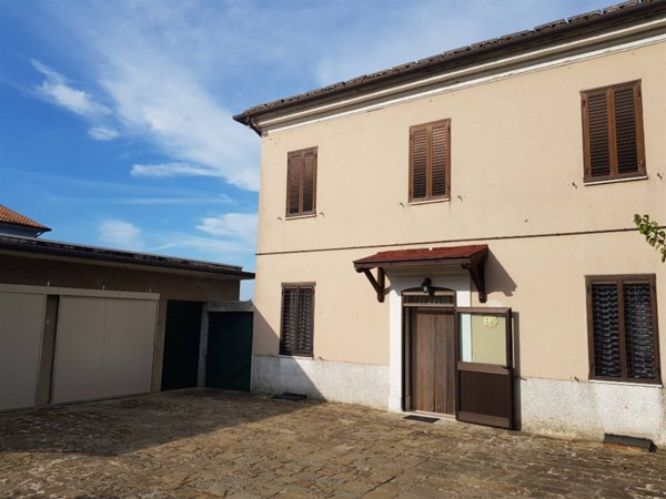 casa semindipendente in vendita a Rosora