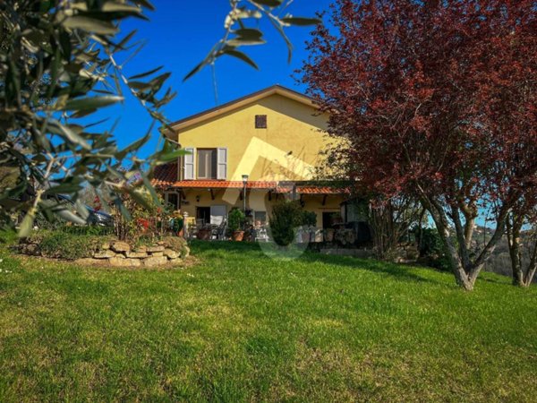 casa indipendente in vendita a Rosora