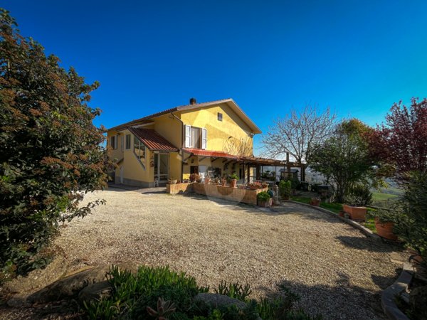 casa indipendente in vendita a Rosora