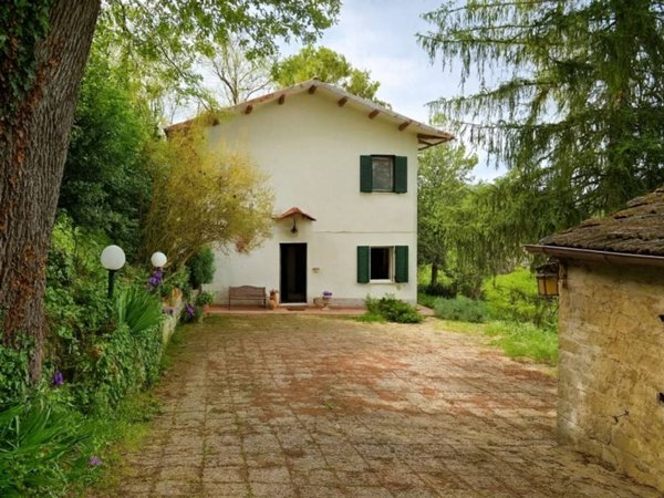 casa indipendente in vendita a Rosora