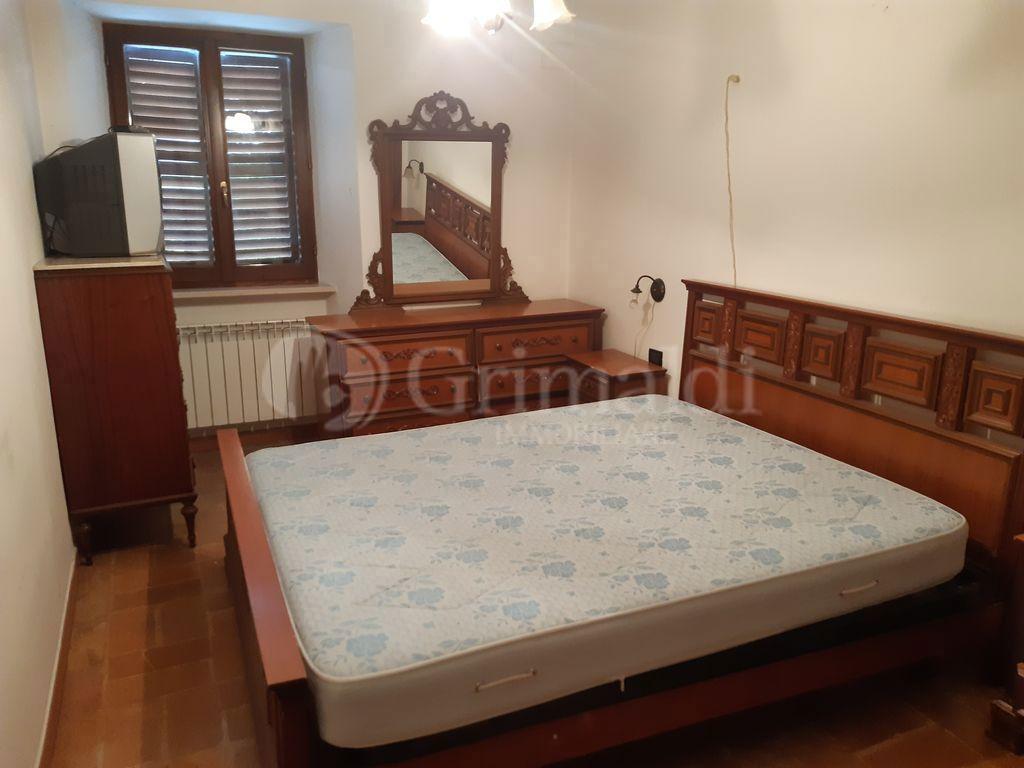 appartamento in vendita a Rosora in zona Angeli