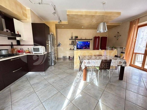 appartamento in vendita a Rosora in zona Angeli