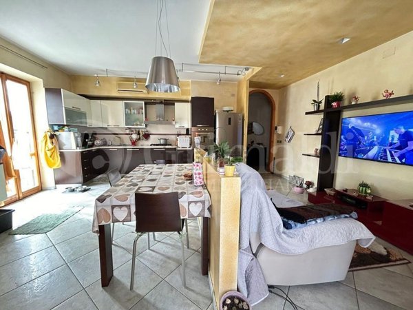 appartamento in vendita a Rosora in zona Angeli