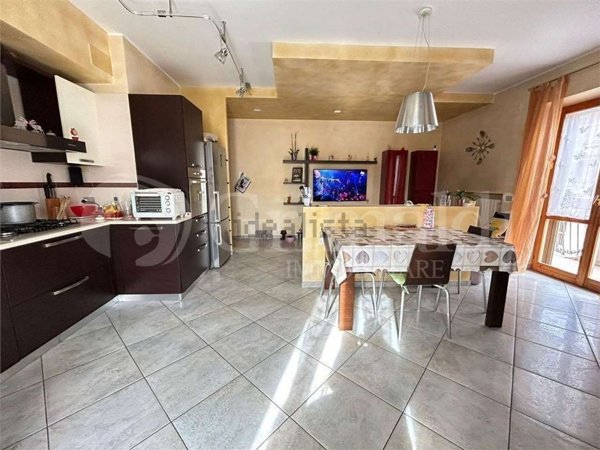 appartamento in vendita a Rosora in zona Angeli