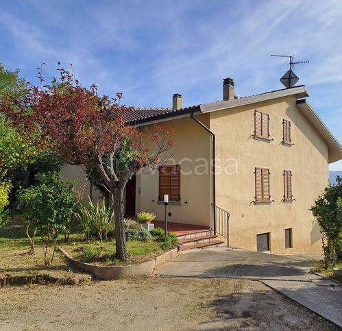 casa indipendente in vendita a Rosora