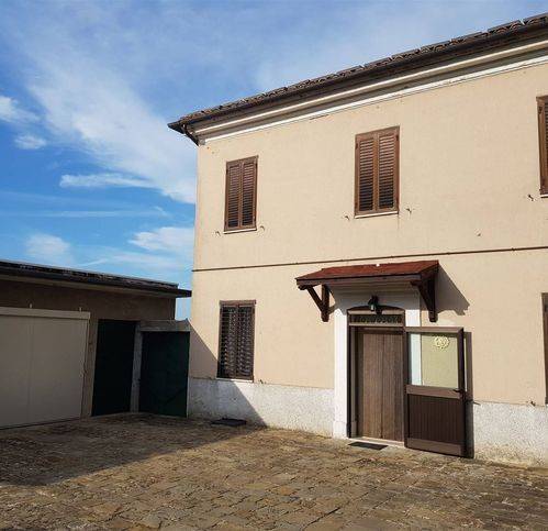 casa indipendente in vendita a Rosora