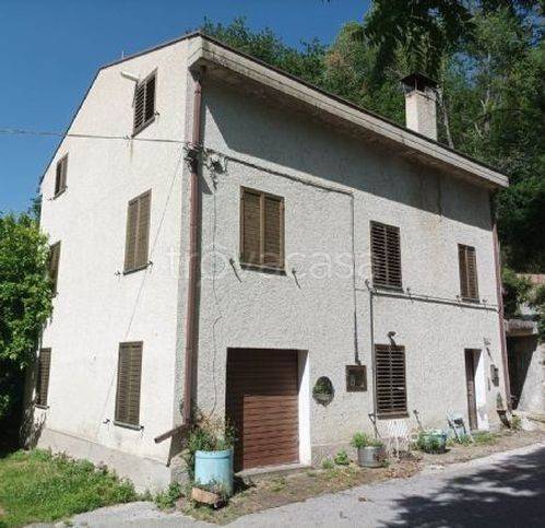 casa indipendente in vendita a Rosora