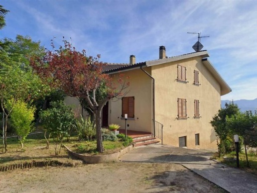 casa indipendente in vendita a Rosora