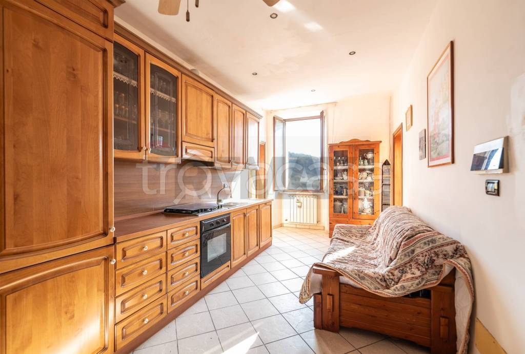 appartamento in vendita a Rosora in zona Angeli