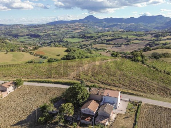 casa semindipendente in vendita a Rosora