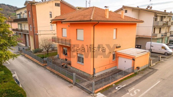 casa indipendente in vendita a Rosora in zona Angeli