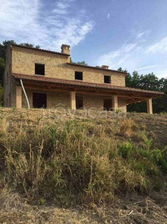 casa indipendente in vendita a Rosora