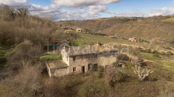 casa indipendente in vendita a Rosora