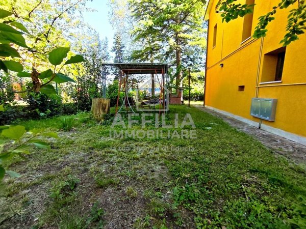appartamento in vendita a Rosora in zona Angeli