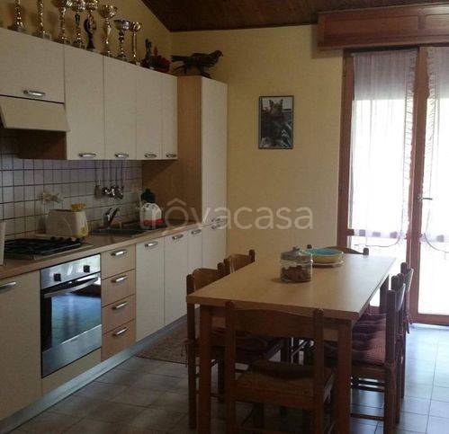 appartamento in vendita a Rosora in zona Angeli
