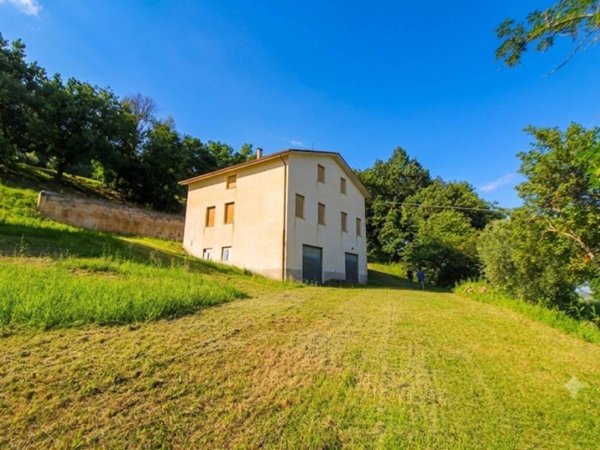 casa indipendente in vendita a Rosora