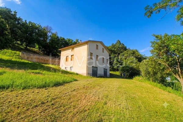 casa indipendente in vendita a Rosora