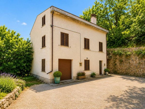 casa indipendente in vendita a Rosora