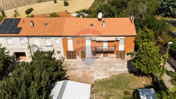 casa indipendente in vendita a San Marcello