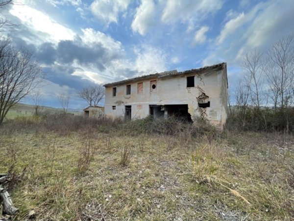 terreno edificabile in vendita a San Marcello