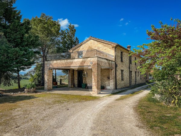 casa indipendente in vendita a San Marcello