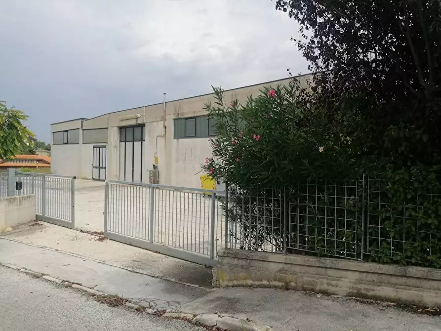 locale di sgombero in vendita a San Marcello