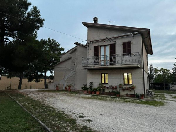 casa indipendente in vendita a San Marcello