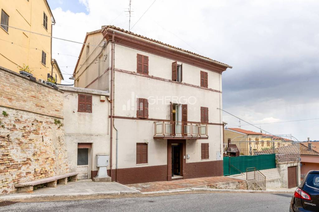 casa indipendente in vendita a San Marcello
