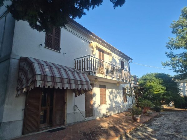 casa indipendente in vendita a San Marcello