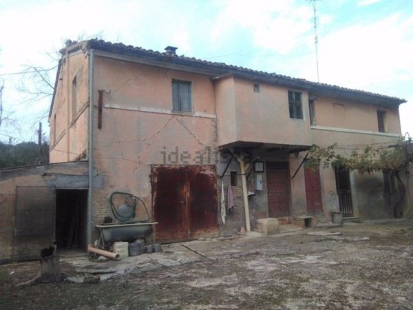 esavano in vendita a San Marcello