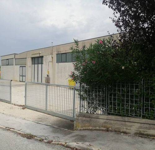 locale commerciale in vendita a San Marcello