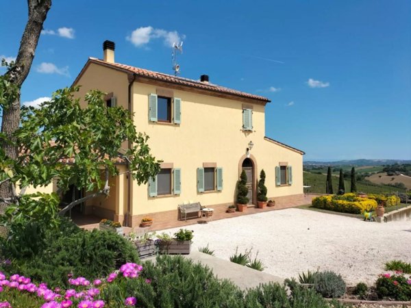 casa indipendente in vendita a San Marcello