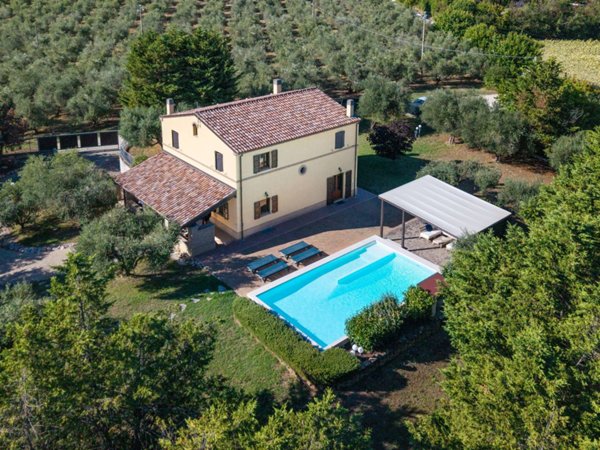 casa indipendente in vendita a San Marcello