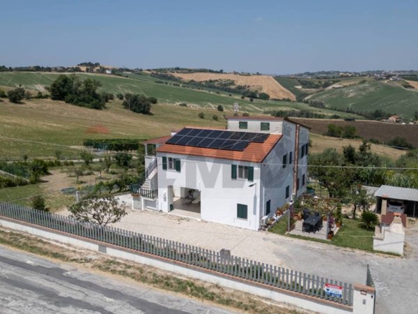 casa indipendente in vendita a San Marcello