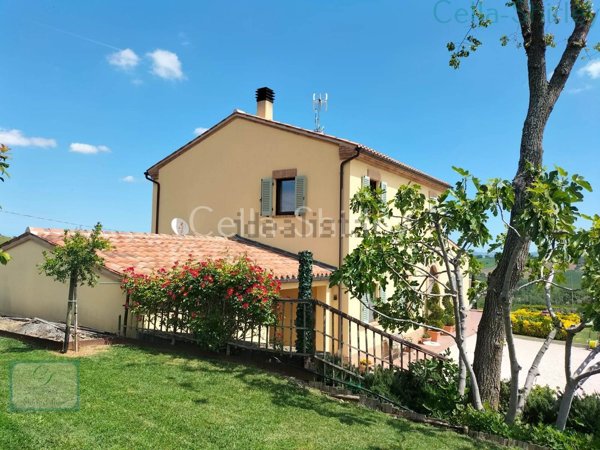 casa indipendente in vendita a San Marcello