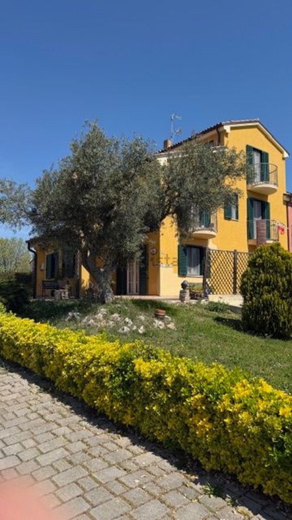 casa indipendente in vendita a San Marcello