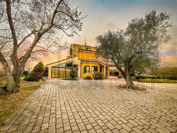 casa indipendente in vendita a San Marcello