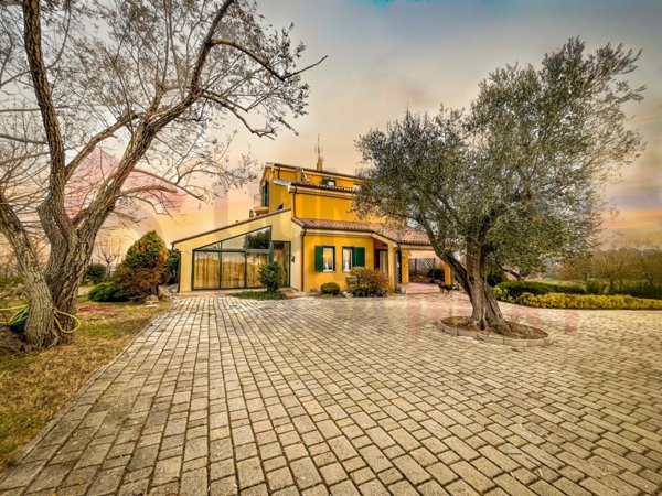 casa indipendente in vendita a San Marcello