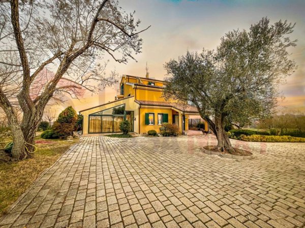 casa indipendente in vendita a San Marcello