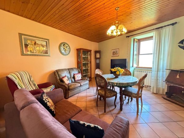 casa indipendente in vendita a San Marcello