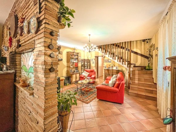 casa indipendente in vendita a Santa Maria Nuova in zona Collina