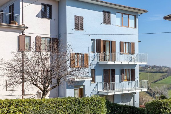 appartamento in vendita a Santa Maria Nuova in zona Collina