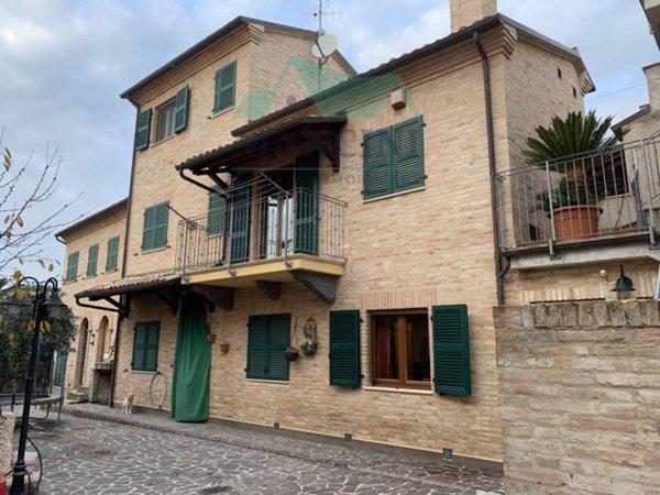 casa indipendente in vendita a Santa Maria Nuova in zona Collina