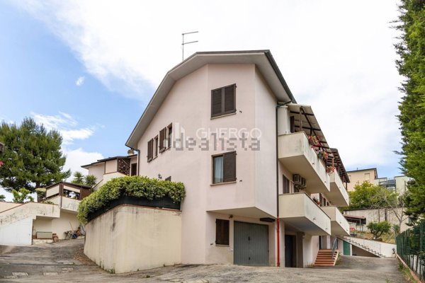 appartamento in vendita a Santa Maria Nuova in zona Collina