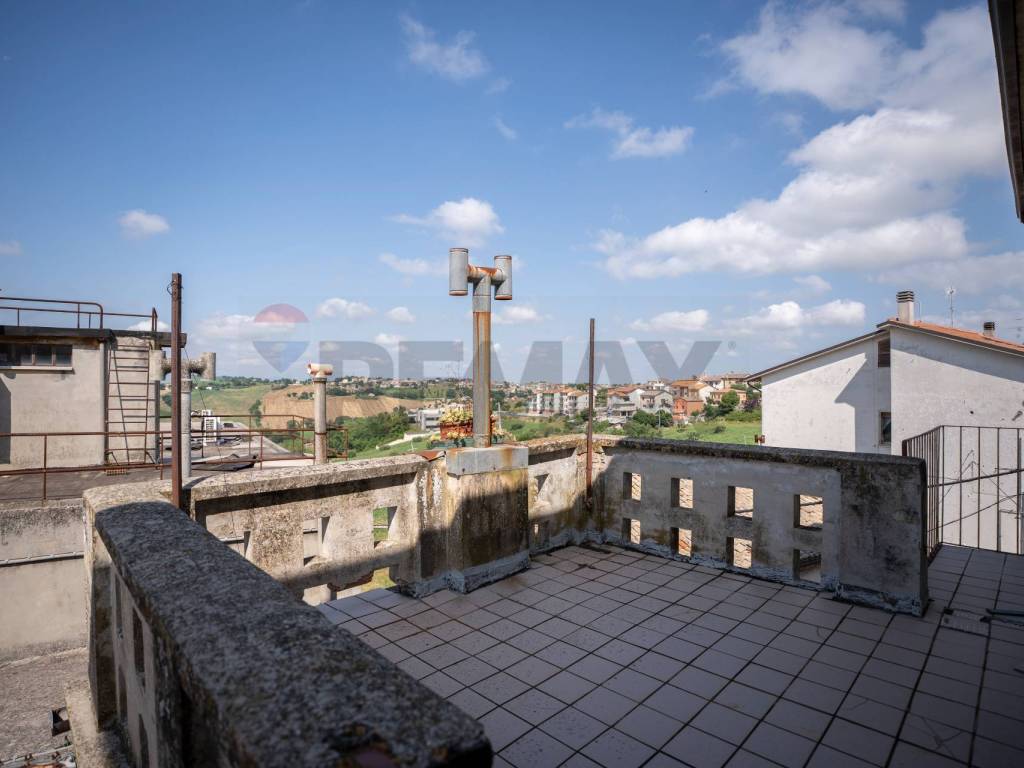 casa indipendente in vendita a Santa Maria Nuova in zona Collina