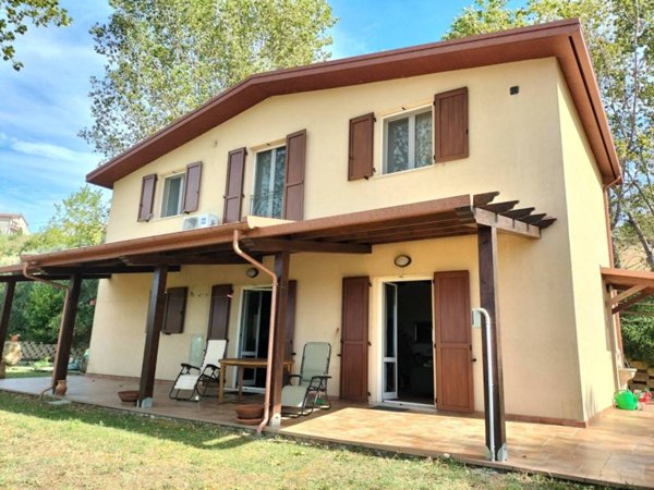 casa indipendente in vendita a Santa Maria Nuova in zona Monti