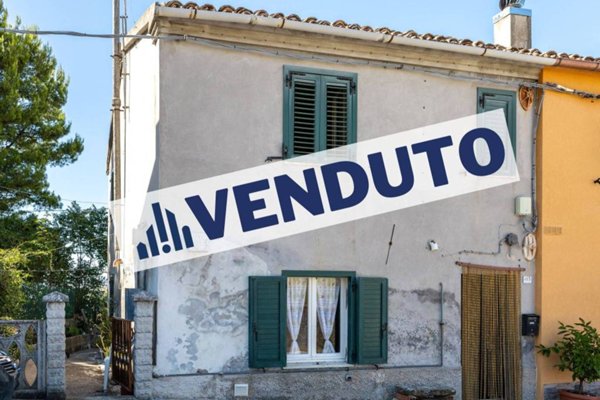 casa indipendente in vendita a Santa Maria Nuova in zona Collina